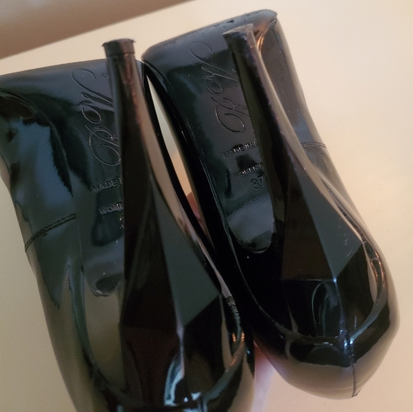 Vintage Roger Vivier black patent pumps with gold buckle - Picture 7 of 15